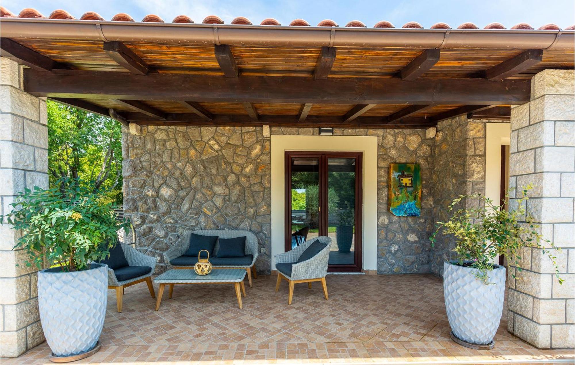 Nice Home In Lakmartin With Outdoor Swimming Pool 外观 照片