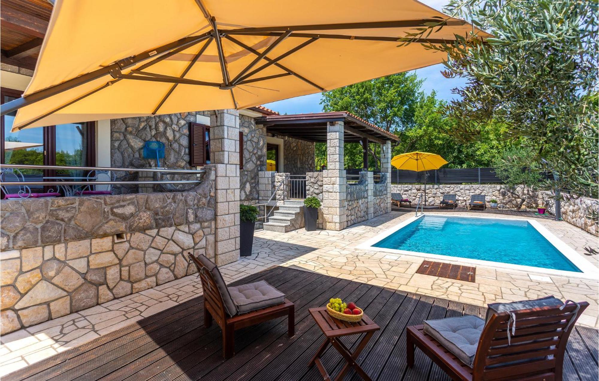 Nice Home In Lakmartin With Outdoor Swimming Pool 外观 照片