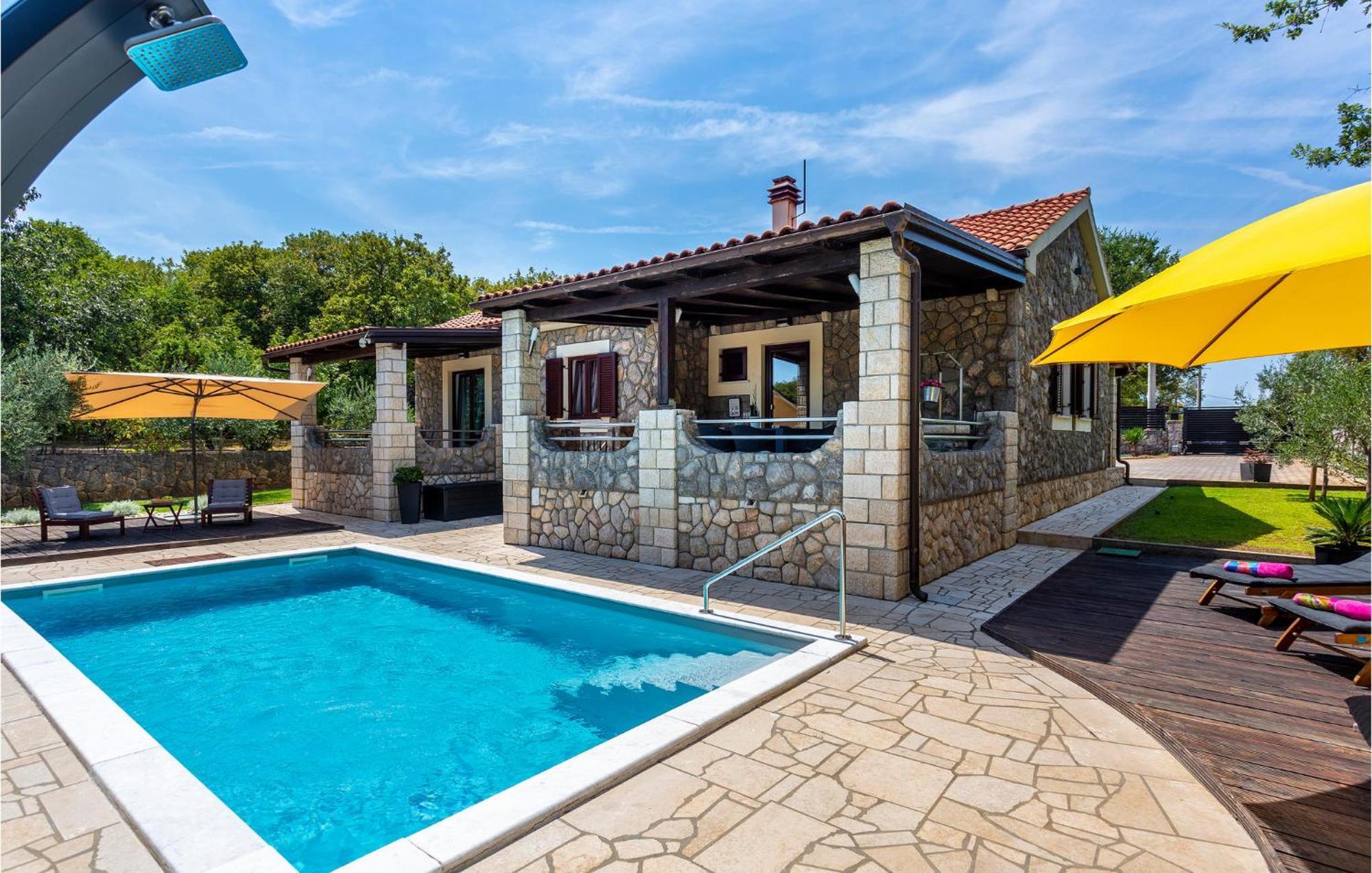 Nice Home In Lakmartin With Outdoor Swimming Pool 外观 照片